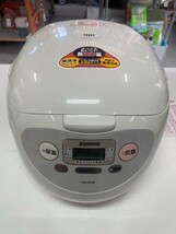 ○ 未使用品 ZOJIRUSHI 象印 マイコン炊飯ジャー 一升炊き 10合炊き 黒遠赤釜 ホワイト NS-SG18 通電確認済 ③_画像2