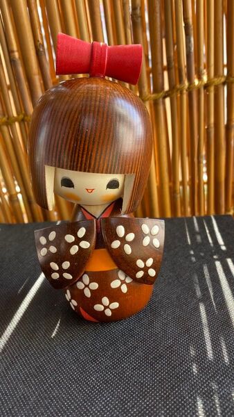 新品!日本の伝統工芸品 昭和レトロで懐かしく癒される晃常こけし 小袖