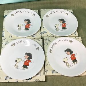 【未使用】コレール　スヌーピー食器/ケーキ皿　4枚セット　アメリカ製　SNOOPY AND HIS FRIENDS　デザートプレート