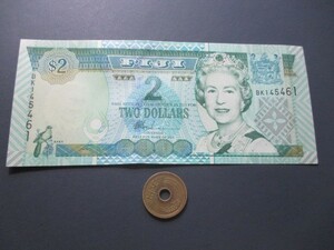 未使用　フィジー　2002年　エリザベス女王　2ドル