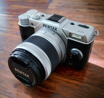 PENTAX Q7 ボディ ＋ SMC 5-15㎜ F2.8-4.5 02 ズームレンズ 作動良好!Q-S1と交換可！転売ヤー業者評価悪い人は説明読んで！！_画像1