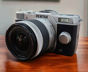 PENTAX Q10 ボディ ＋ SMC 5-15㎜ F2.8-4.5 02 ズームレンズ 作動良好！液晶画面綺麗！転売ヤー業者評価悪い人は説明読んで！！