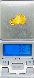 歯科技工？　素材不明金属　素材不明です。重量約3.2g