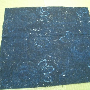 古布藍染め木綿型染めはぎれ菊唐草細かな水玉入 28㎝ アンティーク昔着物リメイク古裂布団皮の画像8