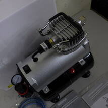 Ausuc TPA-10B050140PU01　オイルレス・エアーコンプレッサー　タンク容量3L　動作品　エアブラシ欠品_画像2
