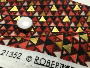 UQ-33 布時間◆ USA「ROBERT KAUFMAN」105㎝ × 50㎝　三角形 ぼかし エンジ＆ゴールド