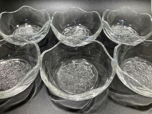 【ag2301005.2】古いガラス製　小皿　5客　直径　約10.5cm ガラス皿 食器　お花　昭和レトロ　オシャレ　可愛い　 アンティーク