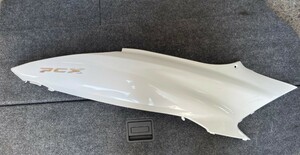 新品 PCX JF81/KF30/JF84 右サイドカバー