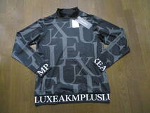 ☆LUXE AKM PLUS/リュクスエイケイエムプラス☆未使用 総柄ロゴモックネック長袖Tシャツ サイズ：L ランダムロゴ ゴルフ トレーニング _画像3