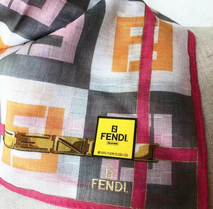 フェンディ　FENDI◆ハンカチ　ミニスカーフ★膝掛け【レア柄】 （0719C7-271890）