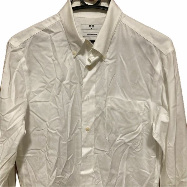ユニクロ　スーパーノンアイロン　シャツ　メンズ　Mサイズ　ノーアイロン　 長袖 ホワイト　ボタンダウン　　ワイシャツ ドレスシャツ