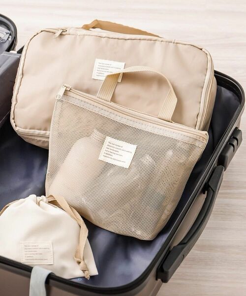 3coins スリコ　スリーコインズ　メッシュアメニティポーチ　大容量コスメポーチ　旅行バッグ