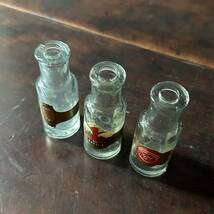可愛い雑貨シリーズ　古い小さなガラスの小瓶3本セット 　水差し　ディスプレイ　アンティークシガーラベル　インテリア 　雑貨_画像5