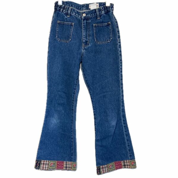 150 デニムパンツ ブルー ジーンズ ブーツカットジーンズ　裾　パッチワーク　刺繍　ミニバルマン