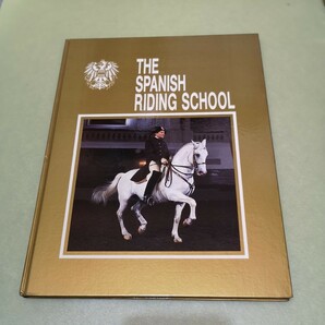乗馬関係の英語本　The Spanish Riding School