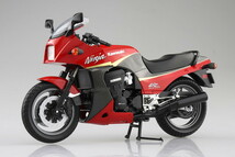 スカイネット 1/12 完成品バイク KAWASAKI GPz900R 赤/灰　送料無料_画像3