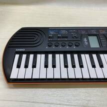 ▲ CASIO カシオ SA-76 ミニキーボード ポータブルキーボード アダプター付 動作確認済み 44鍵盤 USED オレンジ 練習用 ▲ K12970_画像4