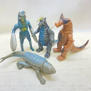 ▲ レトロ 希少 BANDAI バンダイ 1983年 ウルトラマン怪獣 ソフビ 4点 バルタン星人 ゴモラ ケムラー ブラックキング 保管現状品 ▲ C13154