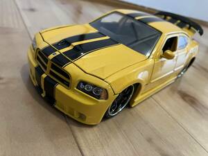 送料520円 中古 ミニカー 1/24 Jada 2006 DODGE CHARGER SRT8 ダッジ チャージャー イエロー 小傷あり ミラー片方欠品 ディスプレイ