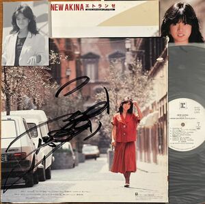 中森明菜 見本盤 非売品 プロモ 中古 LP レコード NEW AKINA エトランゼ 4th サイン入り 歌姫 写真 少しだけスキャンダル 白ラベル 白 