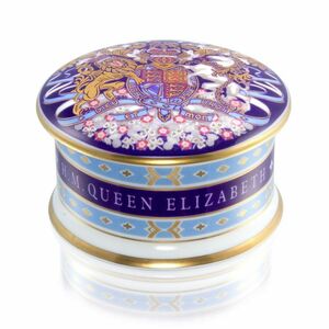 【バッキンガム宮殿 ロイヤルコレクションショップ 限定商品】エリザベス女王 英国最長在位君主 記念 K22 装飾 ピルボックス PILLBOX