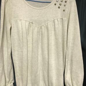 a v vホワイトトップス