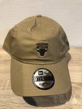 シカゴブルズ　NBA　バスケットボール　NEW ERA　ニューエラ　9THIRTY ADJUSTABLE　フリーサイズ　カーキ系_画像1