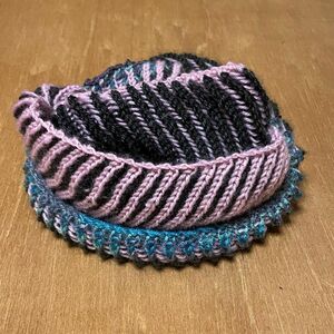 手編み　スヌード　ネックウォーマー　イギリスゴム編み　黒Xピンク