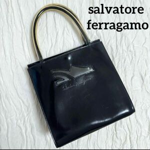 フェラガモ　ハンドバッグ ポーチ付き エナメル パテントレザー フェラガモ トートバッグ レザーバッグ Ferragamo