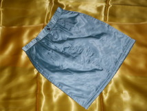 S195　超ツルツル光沢サテン　大きいサイズ　中綿入りスカート_画像2