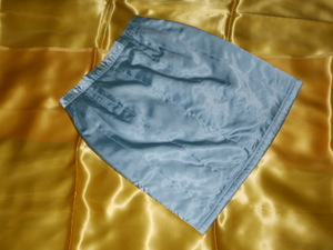 S195　超ツルツル光沢サテン　大きいサイズ　中綿入りスカート