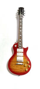 Kissモデルミニチュアギター15 cm。ミニ楽器