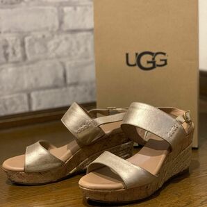 UGG サンダル　ウェッジソール　ゴールド