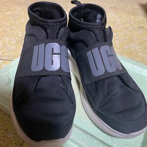 UGG ニュートラスニーカー　ボリュームソール23