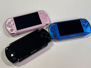 【中古】SONY PlayStationPortable PSP-1000K／PSPブルー,／PSPピンク／ソフトまとめ売り／充電器×2セット付き／初期化済み／通電確認済み