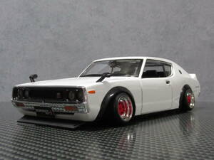 Maisto 1/24 日産スカイライン 2000GT-R (KPGC110) ケンメリ ホワイト カスタム改 マークⅡ赤