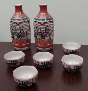 【4354】1円出品 九谷焼 九谷庄三 庄三 九谷 焼 酒器 酒 徳利 2客 お猪口 5客 金彩 陶器 焼物 骨董 美術 芸術 工芸品 現状品 2点まで同梱可