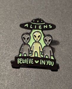 宇宙人 ピンバッジ UFO 