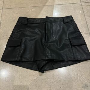 【未使用】ZARA ショートパンツ レザー Mサイズ