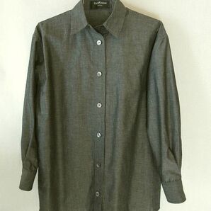 ハンドメイド・グレー・木綿とポリエステル混のシャツ・シンプル・着丈７１ｃｍの画像1