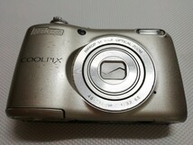 [ジャンク品] Nikon /ニコン COOLPIX L26 コンパクトデジタルカメラ シルバー 取説付き 欠品あり 傷あり_画像2