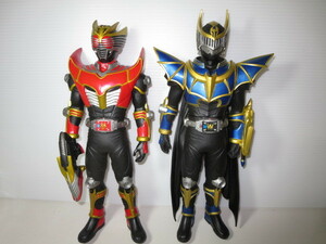 全高約３２センチ　仮面ライダー龍騎サバイブ＆ナイトサバイブ　フィギュアセット　24/1M(3)1-28