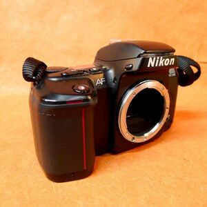 b002 Nikon F601 一眼レフオートフォーカス サイズ:幅約15.5 高さ約10cm 奥行約6.5cm/60