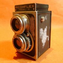 b015 RICOH FLEX MODEL Ⅵ ケース付 二眼レフカメラ レトロ アンテーク 寸法：約幅8.5㎝ 高さ12.5㎝ 奥行10.5㎝/60_画像2