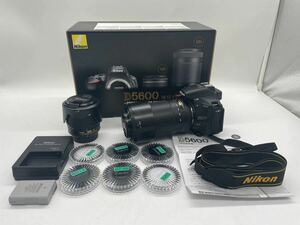 【美品】Nikon D5600 AF-P NIKKOR 18-55mm 1:3.5-5.6G 70-300mm 1:4.5-6.3G ED デジタル一眼レフ カメラ 