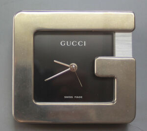 置時計 GUCCI グッチ Gのデザイン クロームシルバー 稼動品 アラーム付き 電池交換済み 箱・ギャランティー付き