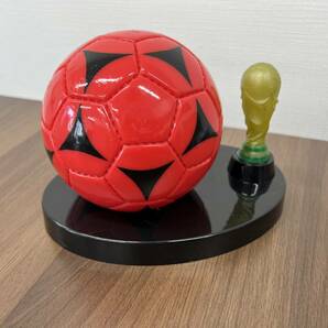 【新品・未使用】コカコーラ 非売品 2002 FIFA ワールドカップ 韓国 日本 置き時計 サッカーボール型クロック 当選品の画像2