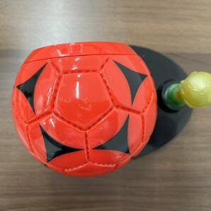 【新品・未使用】コカコーラ 非売品 2002 FIFA ワールドカップ 韓国 日本 置き時計 サッカーボール型クロック 当選品の画像3