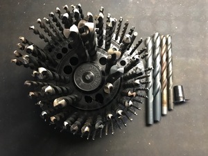 NACHI他　回転ドリルスタンド（5,6カ所破損ジャンクに近い）付きドリル　1~13MM　　欠品あり（サイズ不適どうある）　 中古