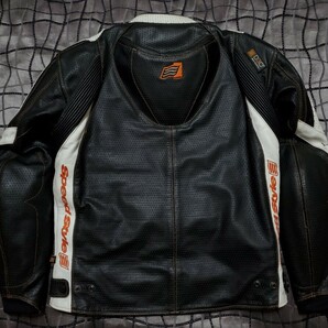 【M】HYOD レーシングレザージャケット Mサイズ 三点パッド インナー付き コブ付き バイク ライディング ライダース でバックの画像6